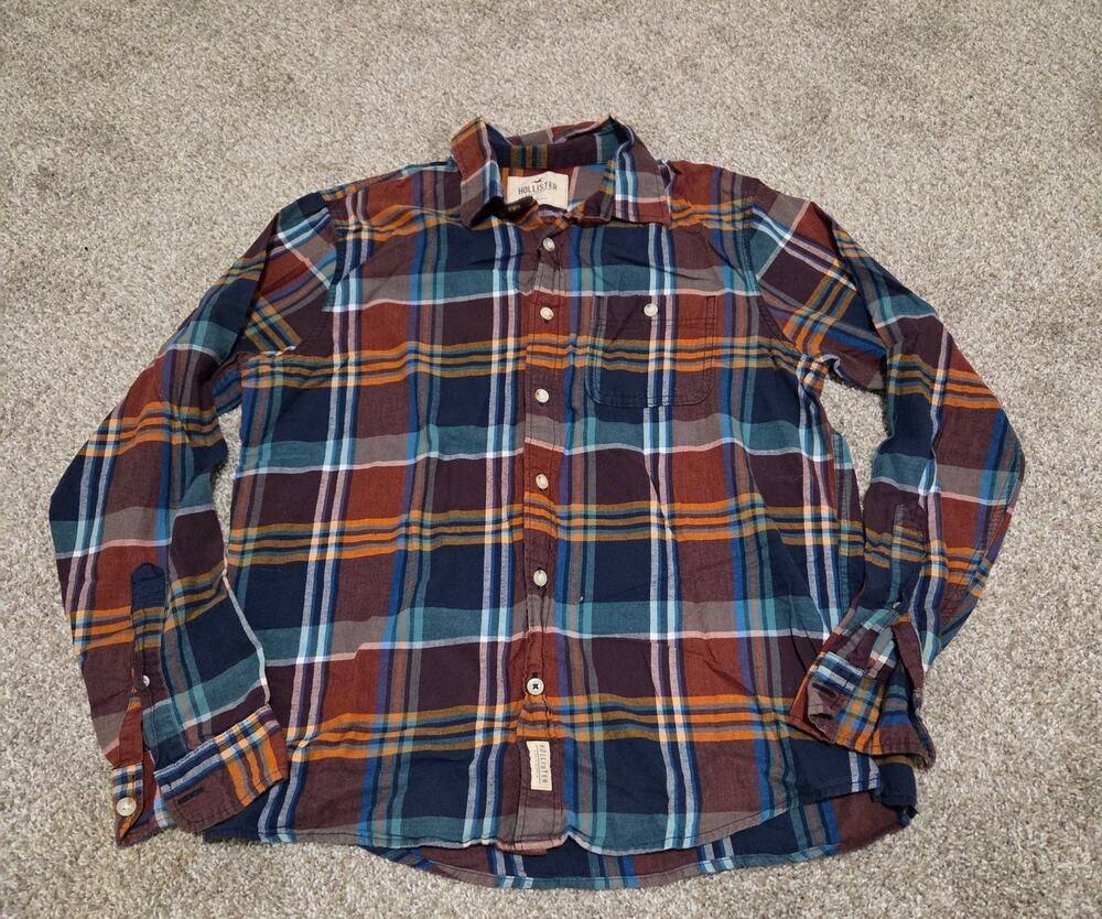HOLLISTER Multi-Colored Flannel men's size L, long sleeve button front.